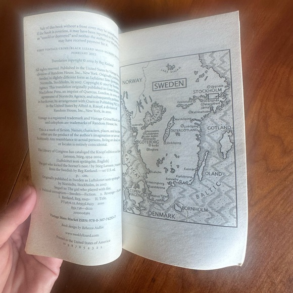 💙 The Girl who kicked the Hornets Nest Paperback book by Stieg Larson - Picture 5 of 10